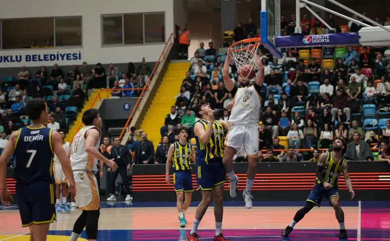 Konya Büyükşehir, yarı final için parkede