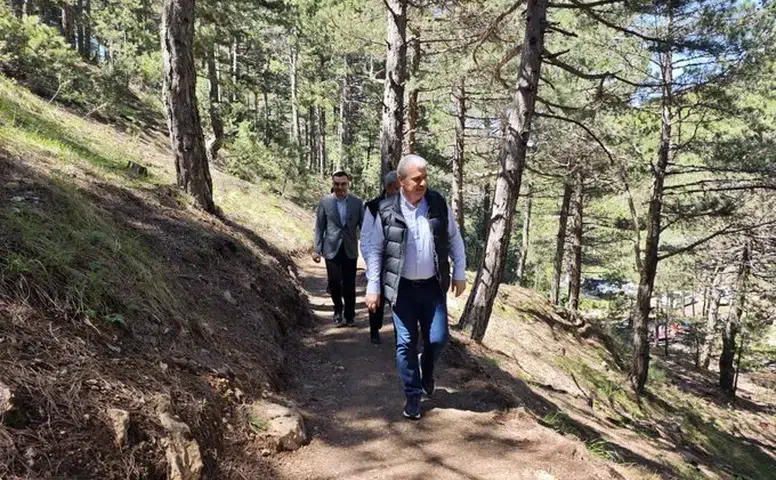 Konya Valisi hafta sonu da durmuyor! Spor kıyafetiyle stres attı