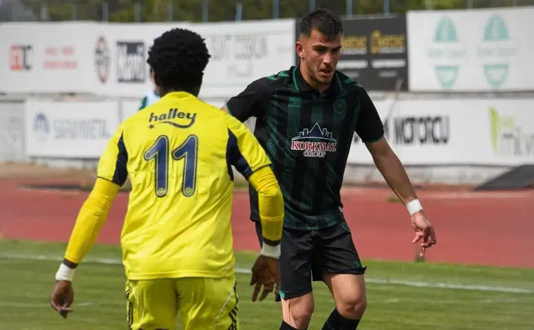 Konyaspor, geriden gelerek Fenerbahçe’yi devirdi