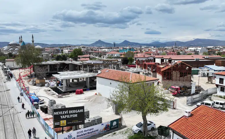 Konya'da Mevlana Türbesi arkasında yükselen yapı merak uyandırdı!