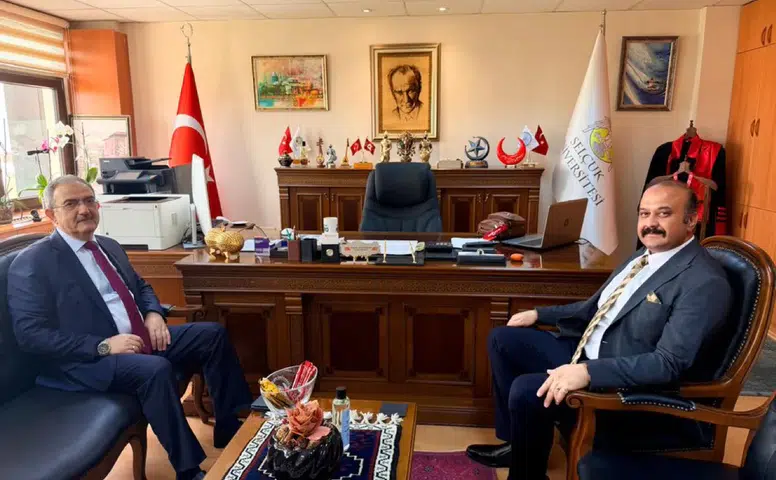Eski Rektör Mustafa Şahin kendi okulunda! O isimle görüştü