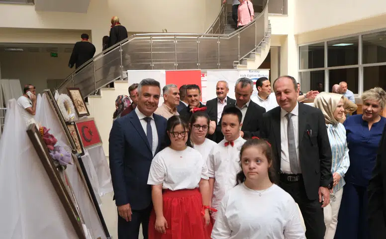 Konya Barosu’ndan özel çocuklara destek! Sergiye ziyaretçilerden tam not
