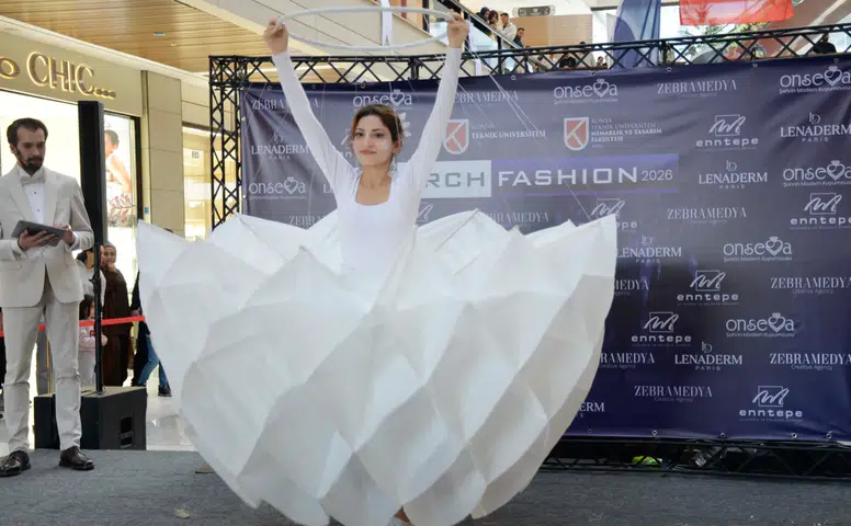Konya’da ilginç defile: Mimariyi kıyafete dönüştürdüler