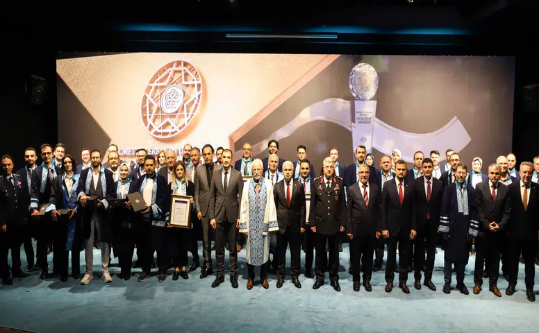 NEÜ’de Bilim ve Başarı Ödülleri sahiplerini buldu