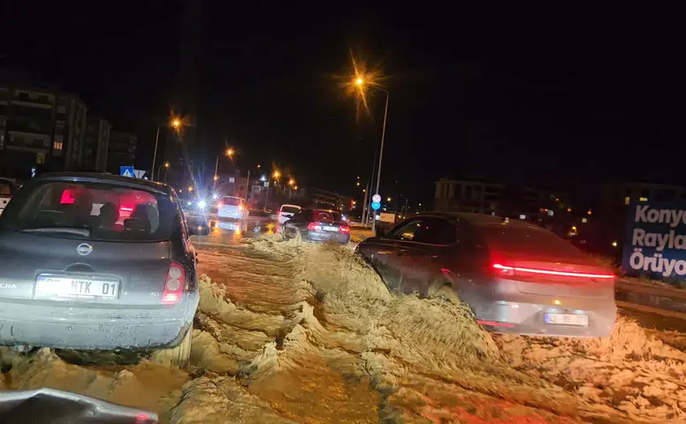 Konya’da sel felaketi! Kelebekler Vadisi çevresindeki caddeleri su bastı