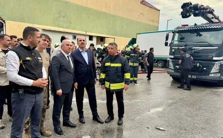 Konya Valisi ve Başkan Altay dev yangının olduğu bölgede!