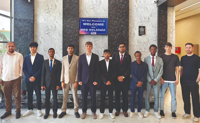 9 ülkeden gelen genç liderler Konya’daki fabrikayı gezdi