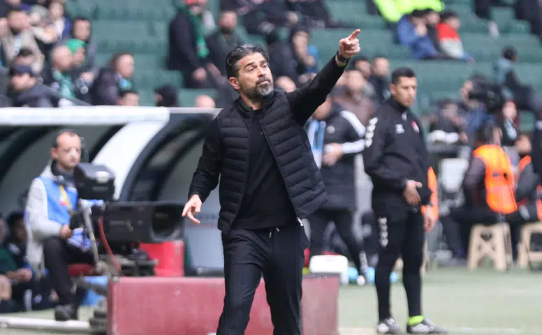 Konyaspor'da İlhan Palut'a güven tam