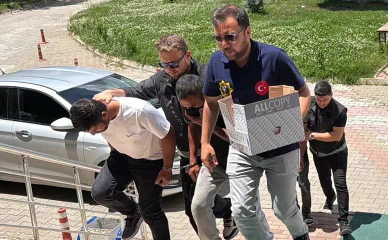 Konya’da narkotik operasyonu! Otomobilin vites körüğünde uyuşturucu sevkiyatı