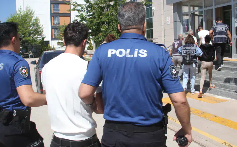 Konya’da kuyumcuları sahte altınla dolandırmaya çalıştılar! 5 gözaltı