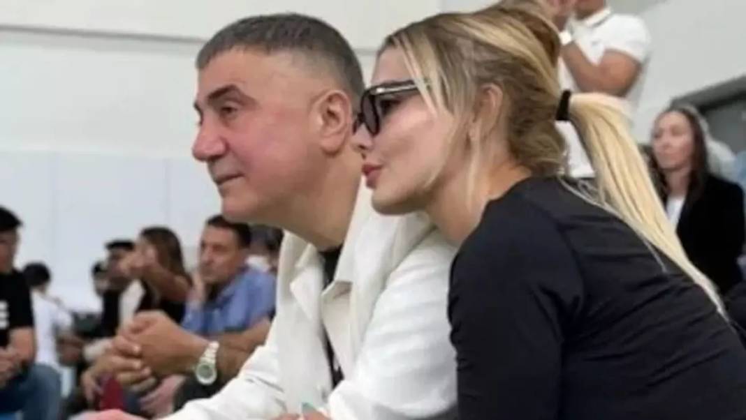 Organize Suç Örgütü Liderinin Eşi Özge Peker'den Gurur Dolu An Kızlarının Bale Başarısına Destek! 2