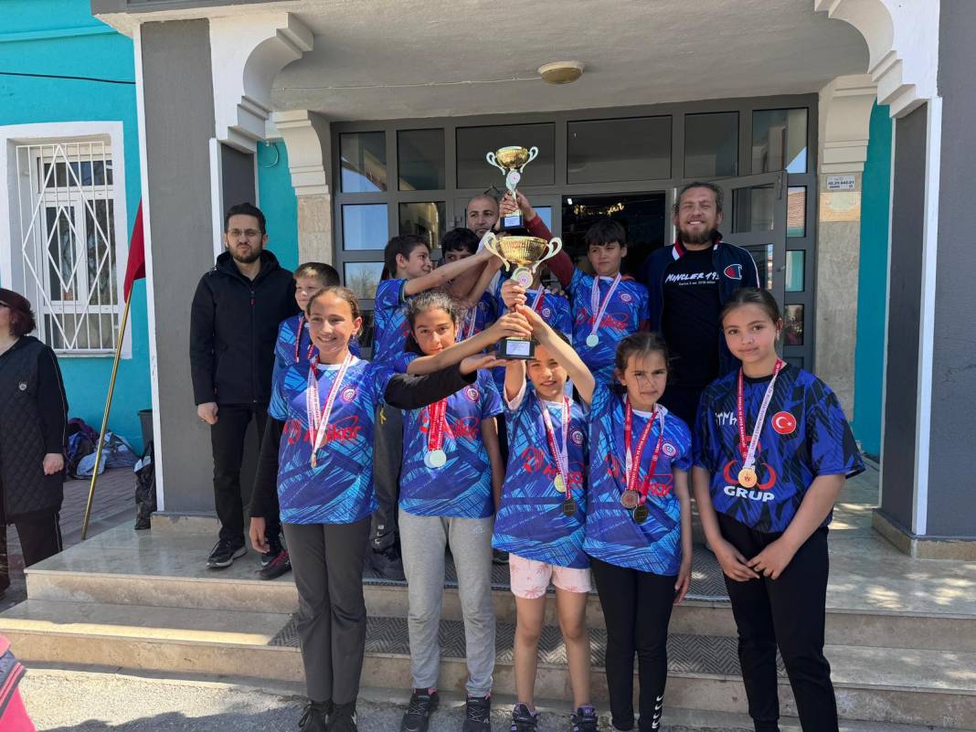 Ahmet Haşhaş İlkokulu şampiyon oldu 1