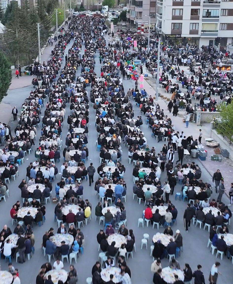 Koman ailesi iftar verdi 2