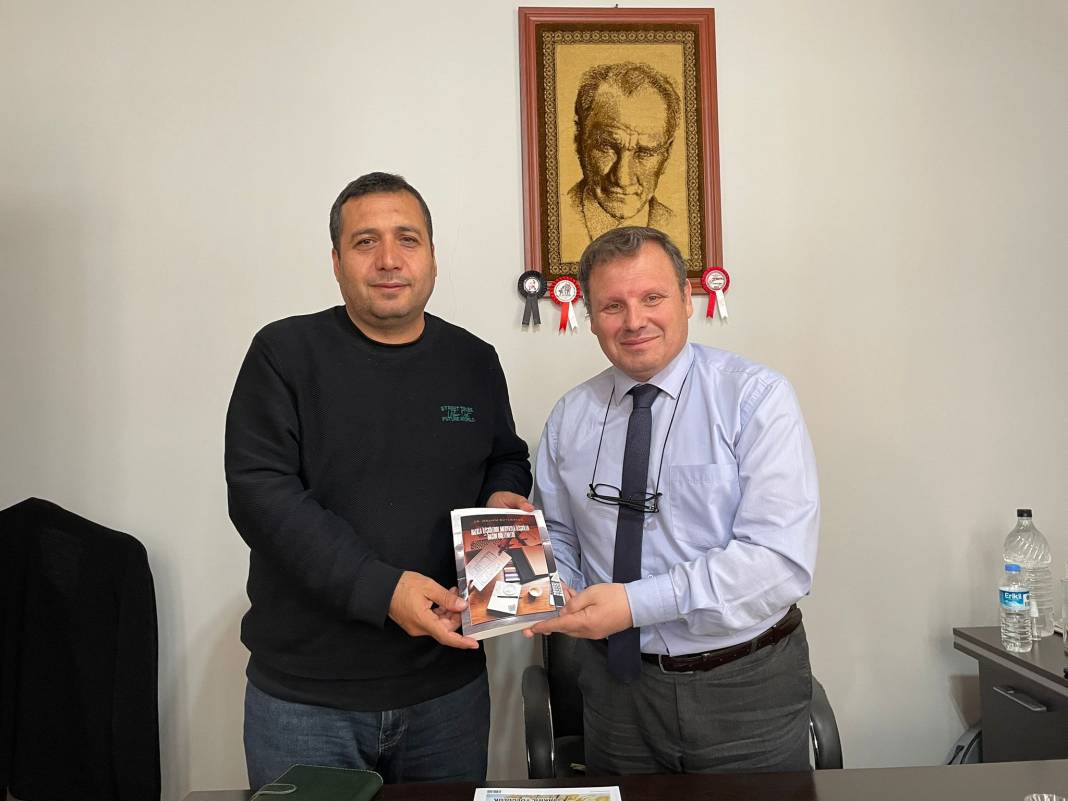 Büyükeken kitabını Dalmaç’a hediye etti 1