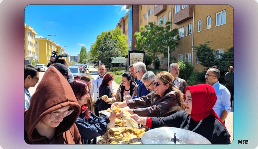 Sıkma ve börek dağıttılar 3
