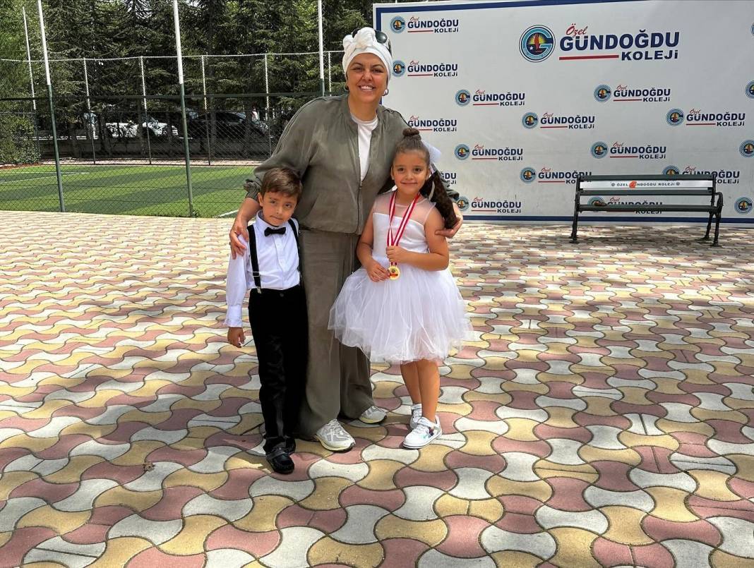 Özdemir, yeğenleri ile birlikte 1