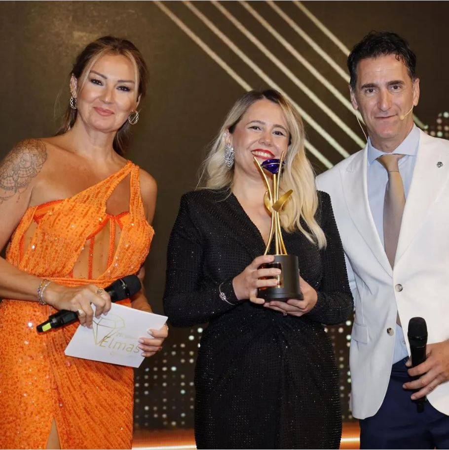 Emre’ye Yılın Girişimcisi Ödülü 1