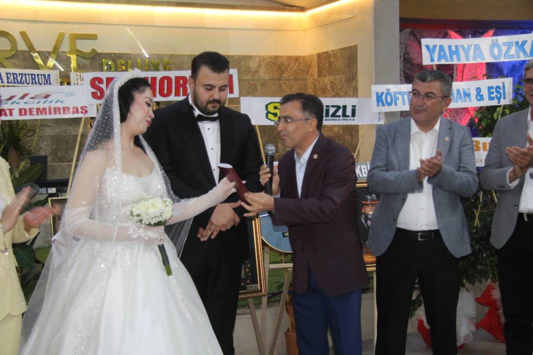 Sena ile Mert dünyaevine girdi 1