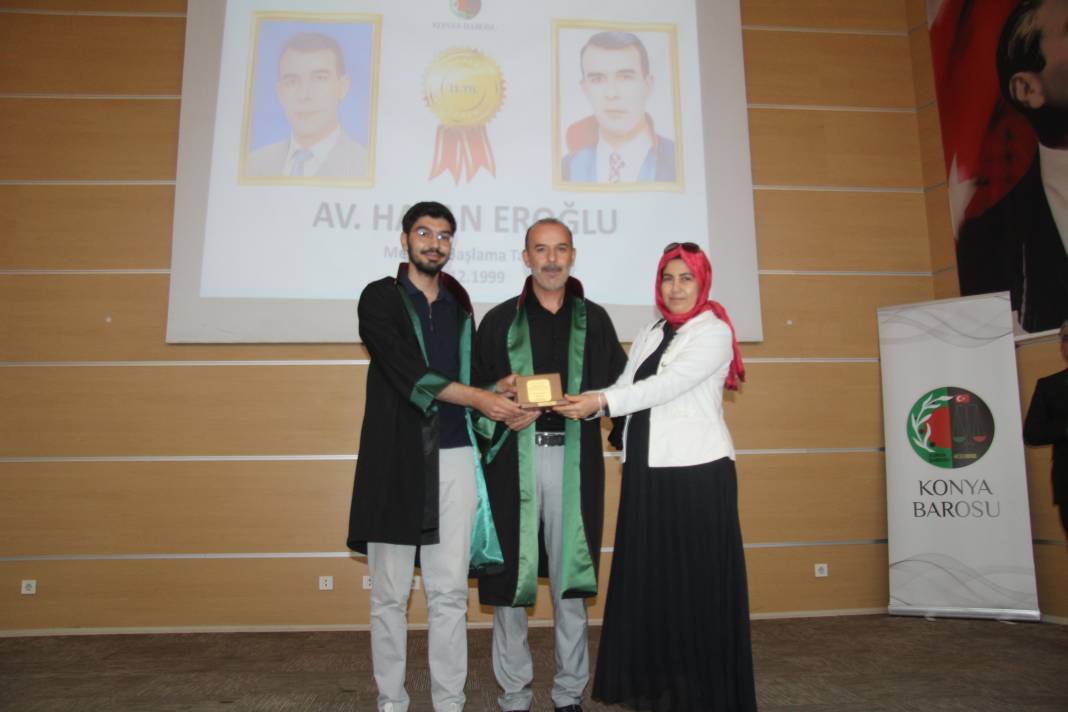 Plaketini ailesi ile birlikte aldı 1