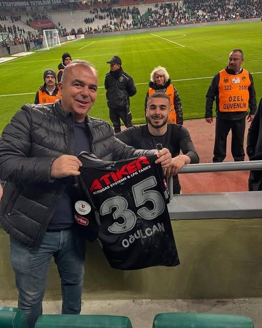 Oğulcan’da Mert’e forma hediyesi 1