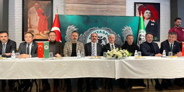 Konya protokolünden Konyaspor'a ziyaret! Takımla toplantı yapıldı
