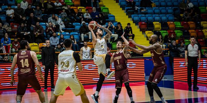 Konya BBSK, ikinci devre iyi savunmasıyla kazandı! Plaoff yolunda önemli galibiyet