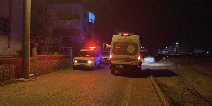 Konya'da akıl almaz olay! Ailesinin gözü önünde kendini bıçakladı...
