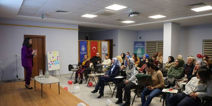 Konya'da ergenlik dönemini anlama semineri: Ailelere yol gösterecek seminer