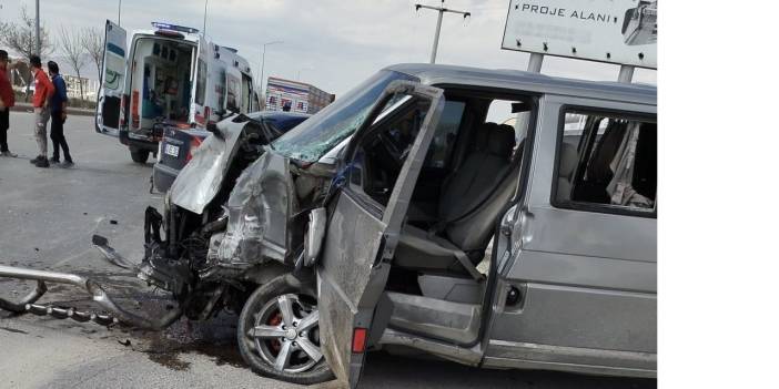 Konya’da Aslım Caddesi’nde feci kaza! Ölü ve yaralılar var
