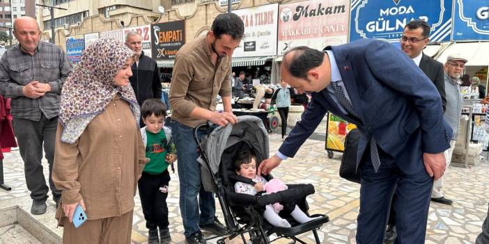 Konya Büyükşehir Belediye Başkanı Altay, esnaflarla bayram coşkusu yaşadı
