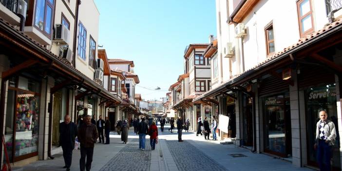 Konya esnafından hayat suyu! Yetimlerin yüzü güldü