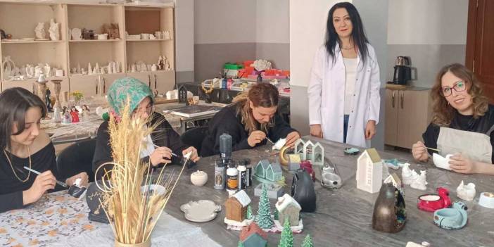 Konya'da kadınlar üretiyor, ev ekonomisine katkı sağlıyor