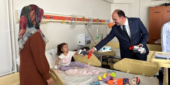 Hastalara moral desteği: Başkan Altay Selçuk Üniversitesi Tıp Fakültesi Hastanesini ziyaret etti