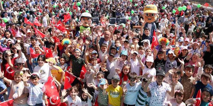 Konya Meram 80 Binde Devr-i Alem Parkı’nda 23 Nisan Coşkusu