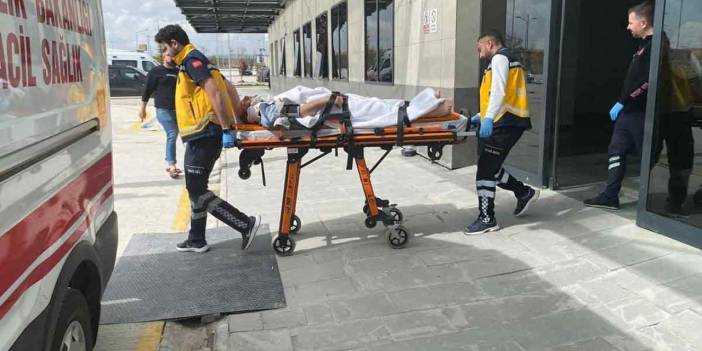 Konya'da Çatıdan Düşen Usta Ağır Yaralandı