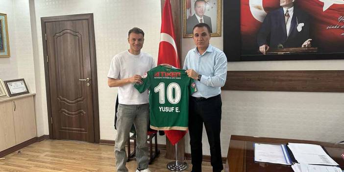 TÜMOSAN Konyasporlu Yusuf Erdoğan'dan sürpriz ziyaret! Müdüre forma hediyesi