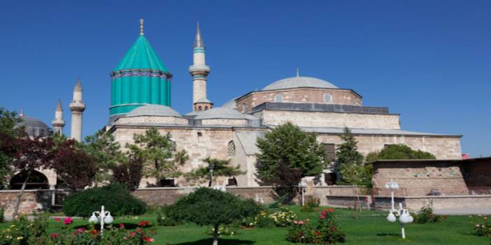Özgür Özel'in Konya'daki ilk durağı Mevlana Türbesi oldu