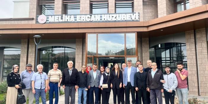 Dünya Görmeyenler Derneği’nden Huzurevinde Duygusal Anneler Günü Etkinliği