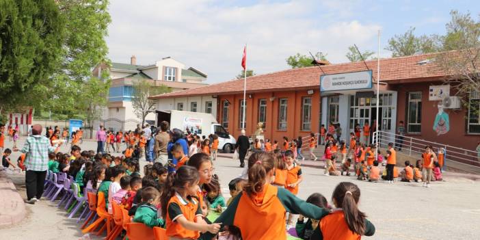 Konya Cansuyu Derneğinden Mahide Koşukçu İlkokuluna İkram