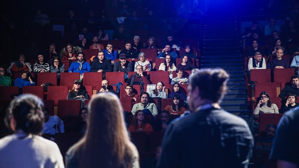 Herkesin merak ettiği film izleyiciyle buluştu!