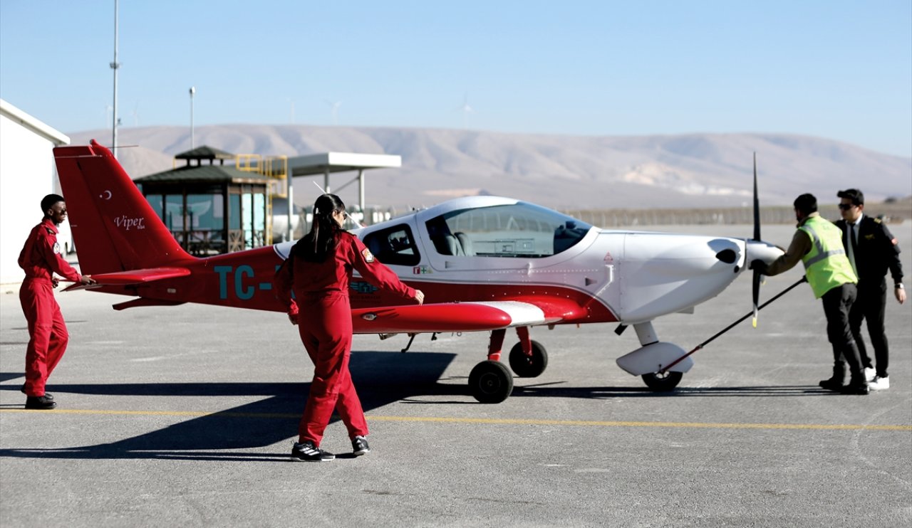 aa-20231226-33278479-33278468-mezun-olmadan-is-teklifi-alan-genc-pilotlar-gelecekten-umutlu.jpg