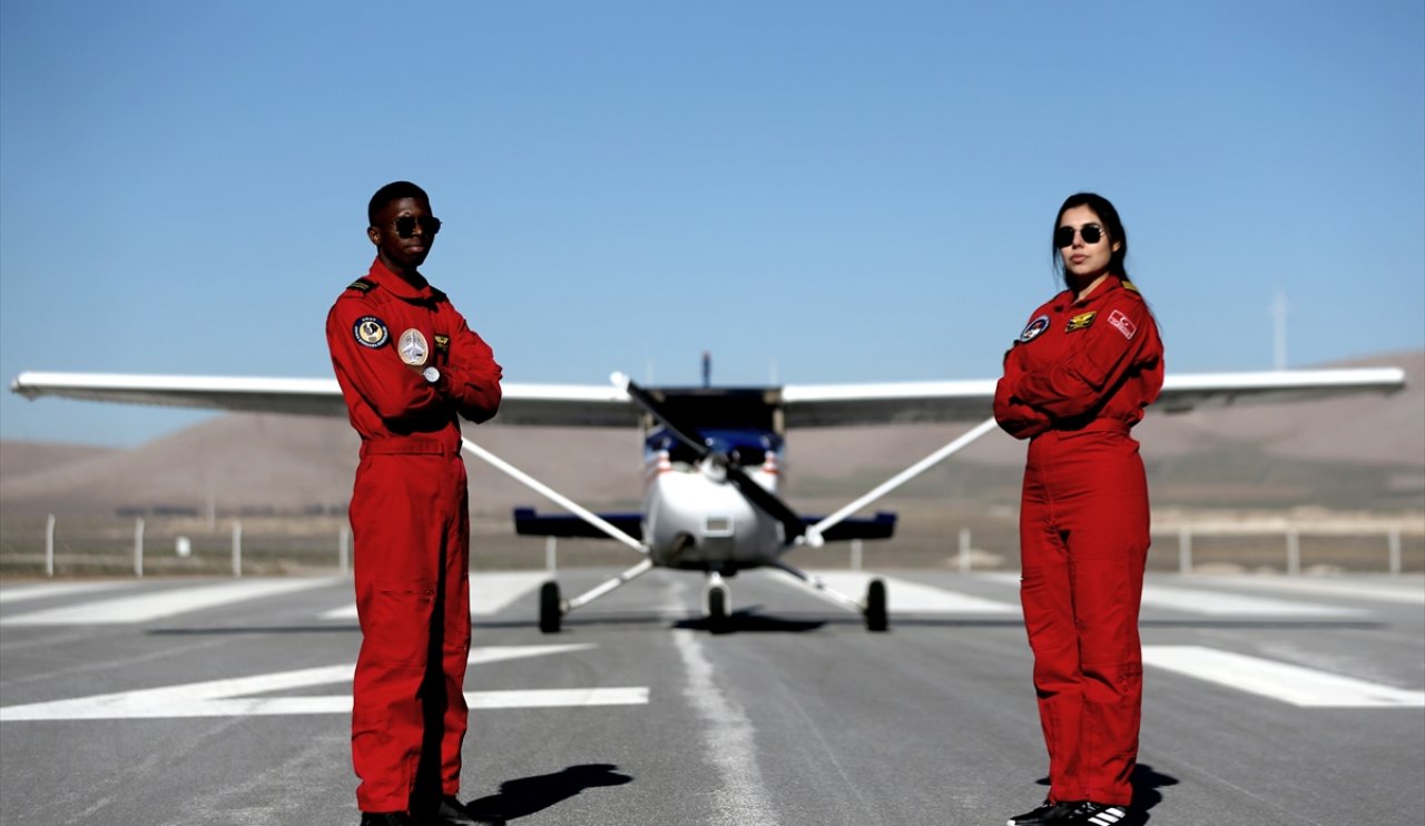 aa-20231226-33278479-33278478-mezun-olmadan-is-teklifi-alan-genc-pilotlar-gelecekten-umutlu.jpg