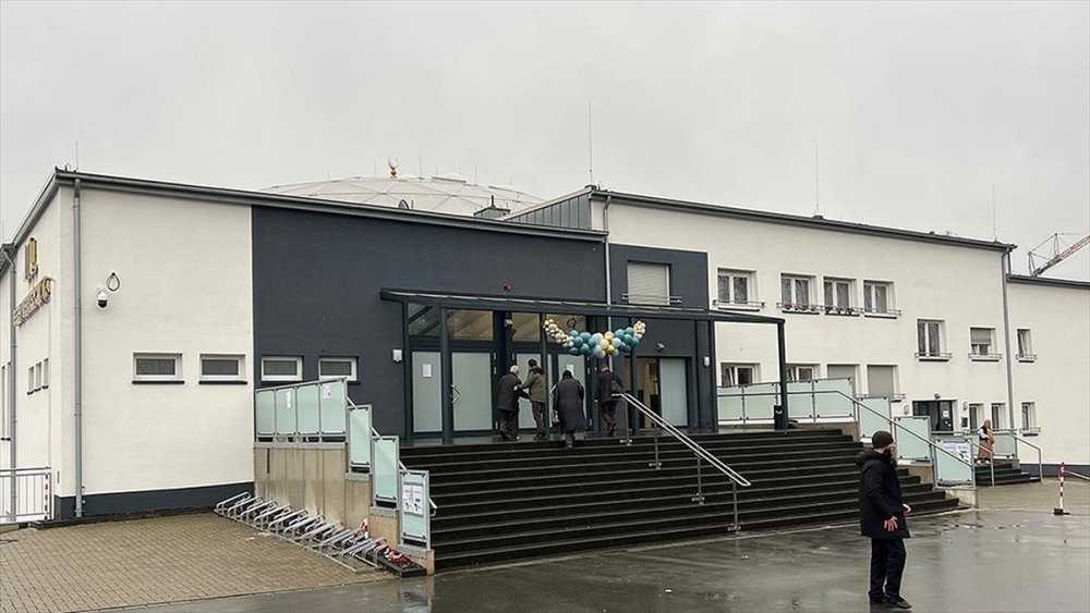 O ülkede 10 yılda inşa edilen cami ibadete açıldı!