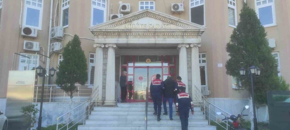 Çeşitli suçlardan aranıyorlardı! Bakın nasıl yakalandılar...