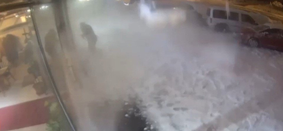 Kefeni son anda yırttı! Bakın ne oldu...