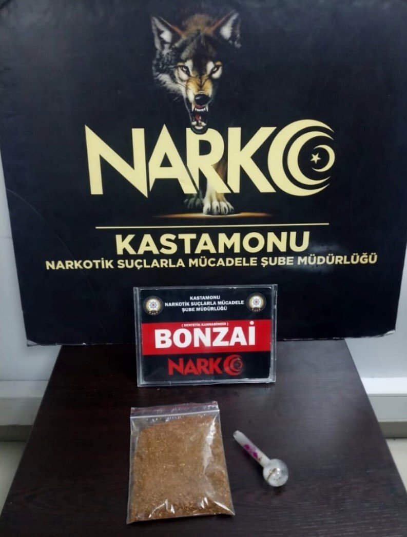 Cebinde yasaklı madde ile yakalandı! Bakın nasıl yakalandı...