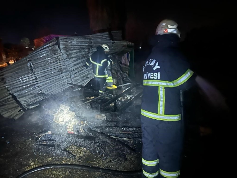 Barakada akıl almaz yangın! Kullanılmaz hale geldi...