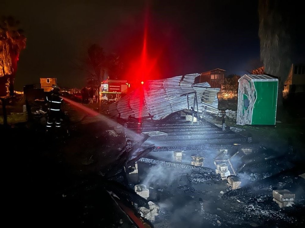 Barakada akıl almaz yangın! Kullanılmaz hale geldi...
