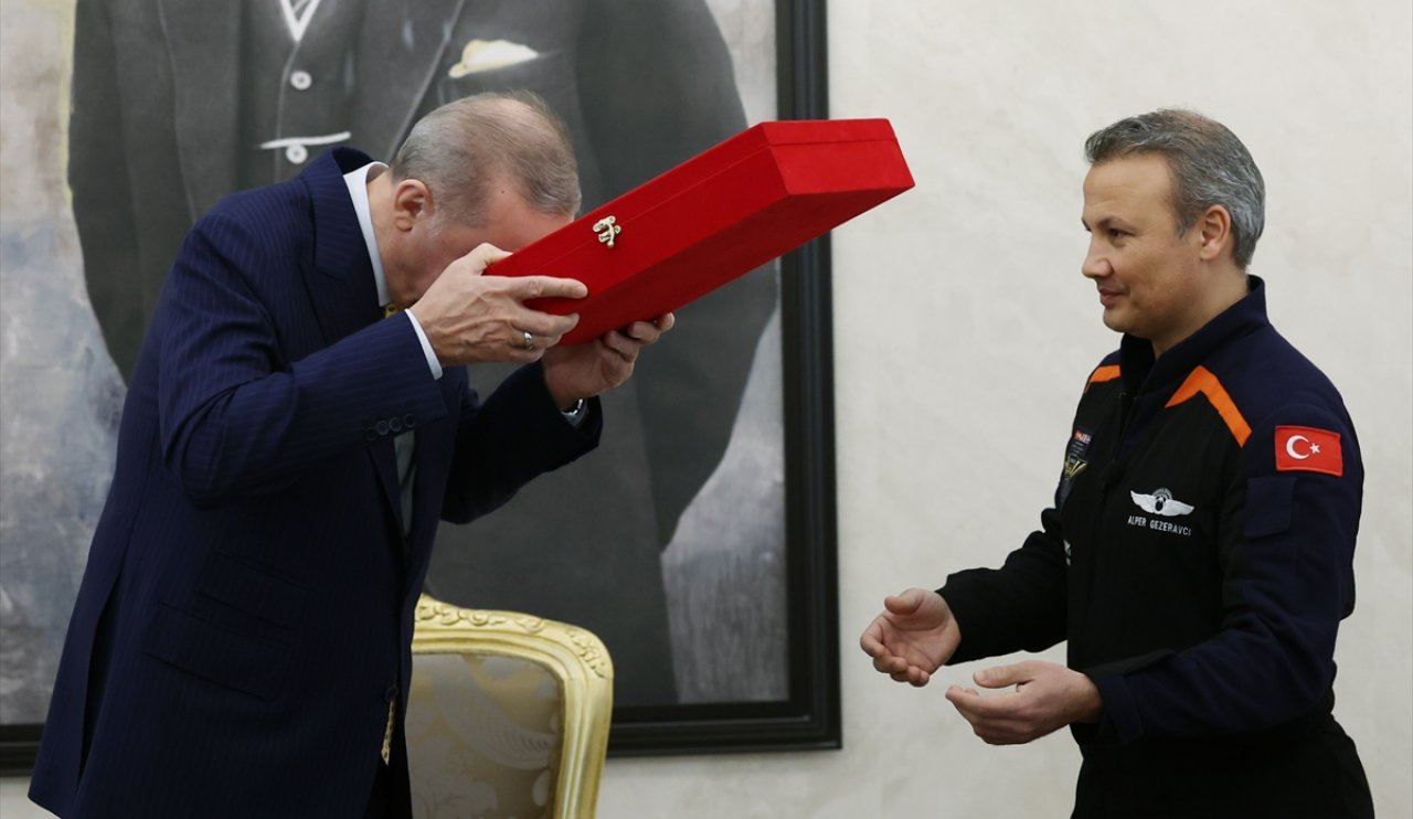 aa-20240212-33684715-33684711-cumhurbaskani-erdogan-turkiyenin-ilk-astronotu-gezeravciyi-kabul-etti.jpg