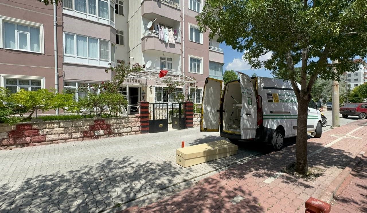 aw220475-03-1.jpg